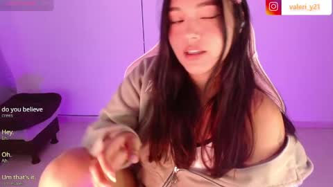 Snapshot of moonbella_bell chatting on April 16, 5:41 am bell online show from April 16, 5:41 am