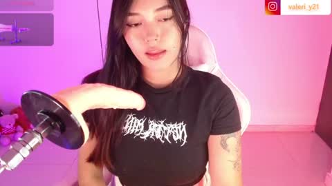 Snapshot of moonbella_bell chatting on June 14, 5:31 am bell online show from June 14, 5:31 am