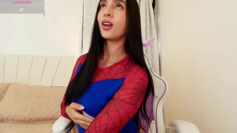 moonbrunettee online show from October 17, 9:17 pm