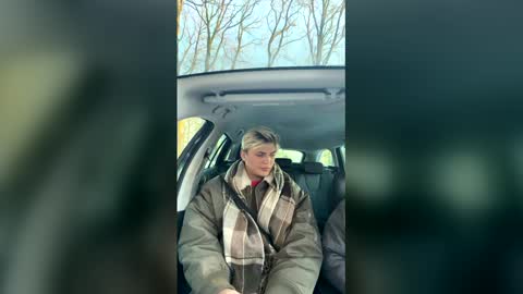 moonflamek online show from January 10, 2:52 pm