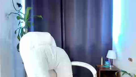 Snapshot of moonie_baddie31 chatting on September 9, 5:12 pm moonie_baddie31 online show from September 9, 5:12 pm