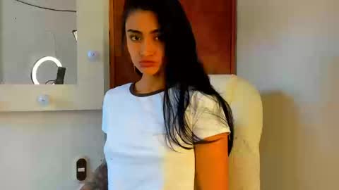 Snapshot of moonie_baddie31 chatting on September 11, 6:19 pm moonie_baddie31 online show from September 11, 6:19 pm