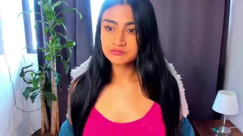 Snapshot of moonie_baddie31 chatting on September 25, 7:39 pm moonie_baddie31 online show from September 25, 7:39 pm