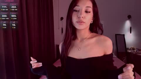 Mia online show from March 6, 2:46 pm