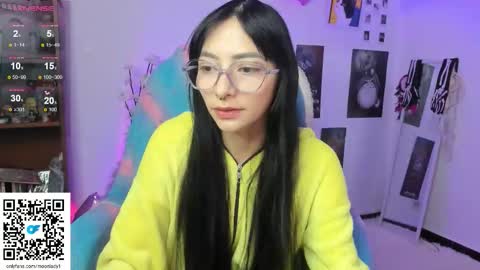 Snapshot of moonlady_ chatting on October 29, 11:39 pm MOON online show from October 29, 11:39 pm