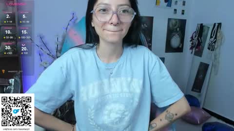 Snapshot of moonlady_ chatting on November 3, 3:19 am MOON online show from November 3, 3:19 am