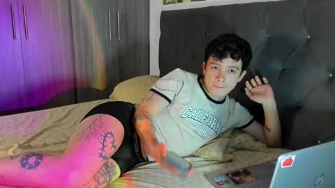 Snapshot of moonlight_baee chatting on February 18, 5:20 am Clove online show from February 18, 5:20 am