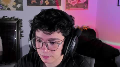 Snapshot of moonlight_baee chatting on January 8, 2:25 am Clove online show from January 8, 2:25 am