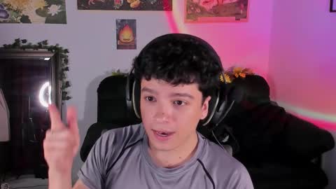 Snapshot of moonlight_baee chatting on January 9, 4:26 am Clove online show from January 9, 4:26 am