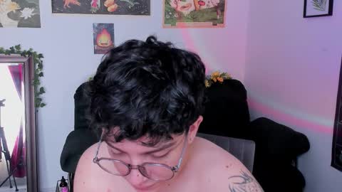 Snapshot of moonlight_baee chatting on January 12, 4:56 pm Clove online show from January 12, 4:56 pm