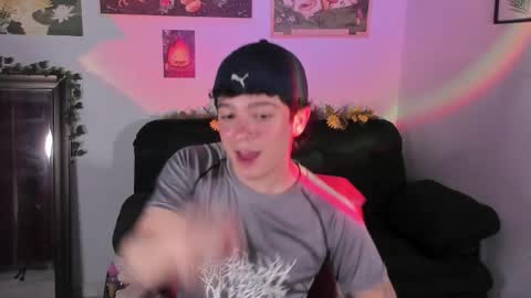 Snapshot of moonlight_baee chatting on February 3, 6:40 am Clove online show from February 3, 6:40 am