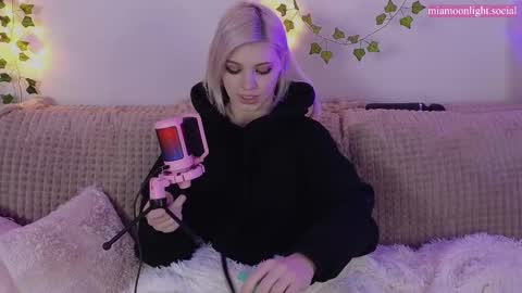 Mia   online show from February 16, 7:49 pm