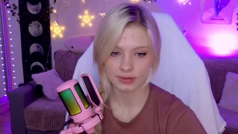 Mia   online show from October 14, 5:25 pm