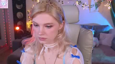 Mia   online show from May 2, 7:52 pm