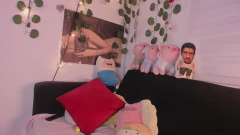 Snapshot of moonliight__ chatting on February 20, 11:05 pm moonliight__ online show from February 20, 11:05 pm