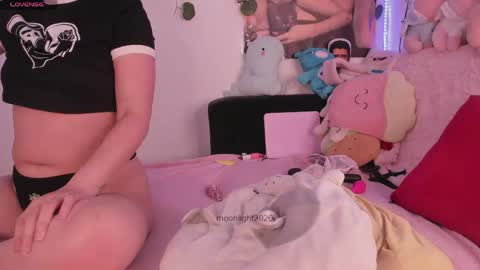 Snapshot of moonliight__ chatting on May 2, 4:45 pm moonliight__ online show from May 2, 4:45 pm
