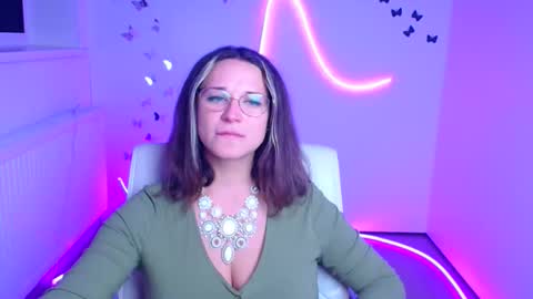 Susanna online show from December 19, 6:37 pm