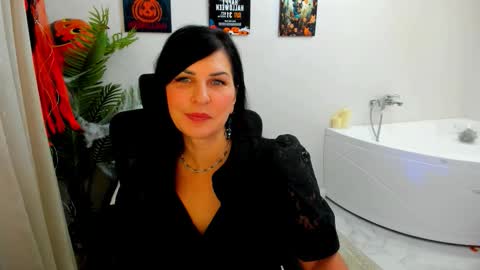 Snapshot of moonvelour chatting on October 21, 4:13 am Ask me online show from October 21, 4:13 am