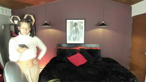 Snapshot of moony_14 chatting on April 6, 12:17 pm Michelle online show from April 6, 12:17 pm