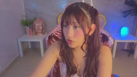 Snapshot of moraa_s chatting on March 8, 3:32 am Mora online show from March 8, 3:32 am