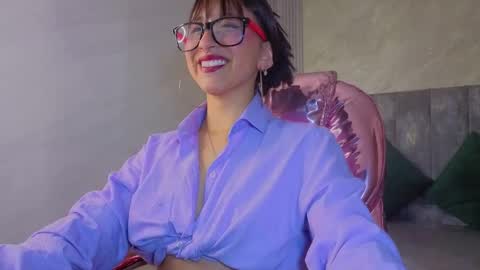 Snapshot of moraa_s chatting on April 1, 3:29 am Mora online show from April 1, 3:29 am