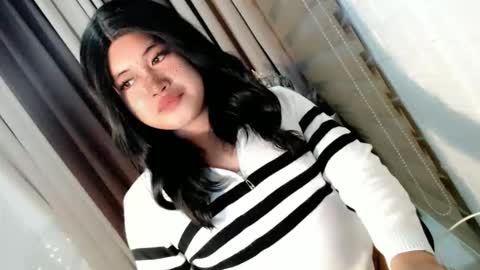 Snapshot of morenaaries12 chatting on December 17, 7:58 am MIA online show from December 17, 7:58 am