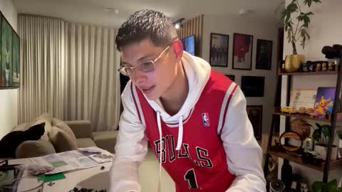   online show from October 28, 12:36 am