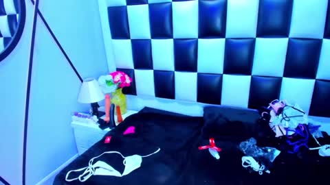 morganasmit_ online show from February 25, 6:39 pm