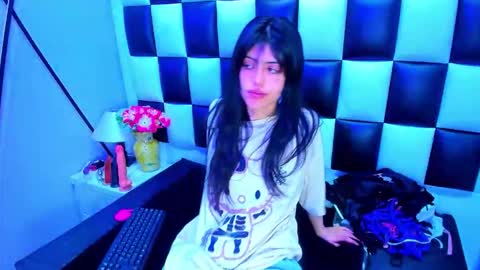 morganasmit_ online show from April 2, 1:53 pm