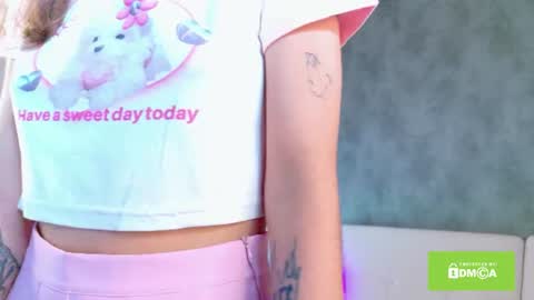 Snapshot of morninbunny_ chatting on June 21, 3:42 am Emilia online show from June 21, 3:42 am