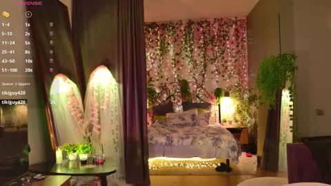 morvelyn online show from March 12, 9:10 pm