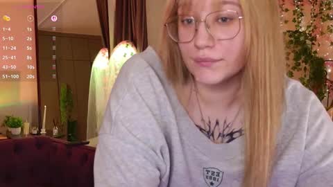 morvelyn online show from March 28, 6:18 pm