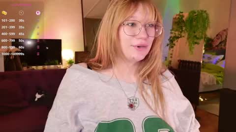 Snapshot of morvelyn chatting on April 18, 12:36 am morvelyn online show from April 18, 12:36 am