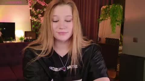 Snapshot of morvelyn chatting on April 29, 7:09 pm morvelyn online show from April 29, 7:09 pm