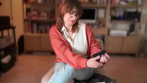 Mossy Mommy online show from March 18, 2:09 pm