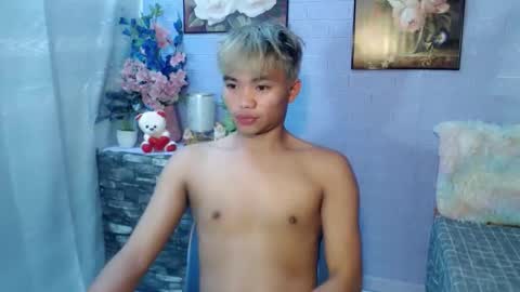 mostwantedtwink online show from May 6, 9:25 am
