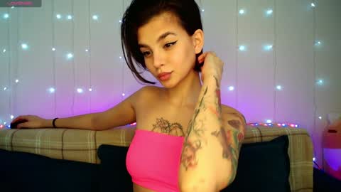 Snapshot of moto_ponchik chatting on February 3, 11:42 am Kris online show from February 3, 11:42 am