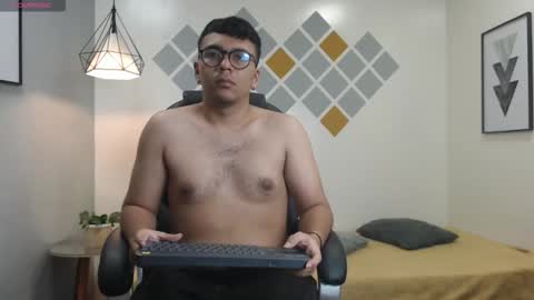 Mou Fly online show from September 25, 11:25 am