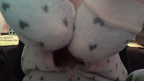 mountainbeauty online show from December 18, 12:10 am