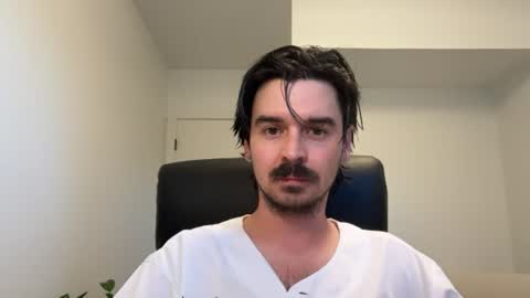 Snapshot of moustachematt chatting on June 23, 2:31 am moustachematt online show from June 23, 2:31 am