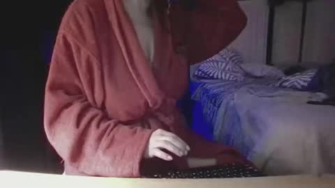 Snapshot of moxxxieg chatting on March 16, 11:36 am moxxxieg online show from March 16, 11:36 am