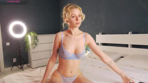 Elizabeth online show from September 13, 11:10 am
