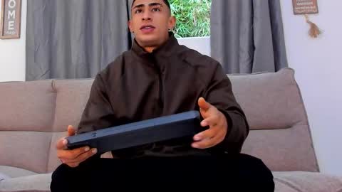    online show from March 28, 12:16 pm