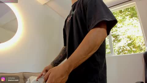 Snapshot of mr_adrian_ chatting on April 23, 3:47 pm online show from April 23, 3:47 pm