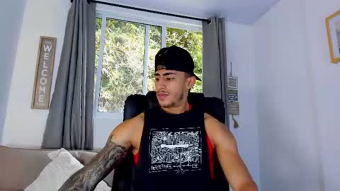 Snapshot of mr_adrian_ chatting on June 30, 5:47 pm online show from June 30, 5:47 pm
