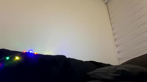 Snapshot of mr_deep1 chatting on December 7, 11:23 pm James online show from December 7, 11:23 pm