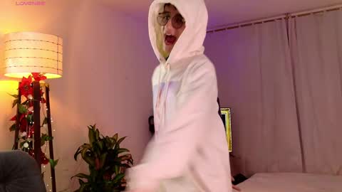 Snapshot of mr_evan1 chatting on February 27, 2:21 pm Mr Evans online show from February 27, 2:21 pm