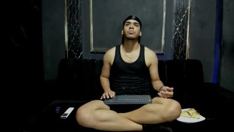 mr_maximo online show from November 25, 3:17 am