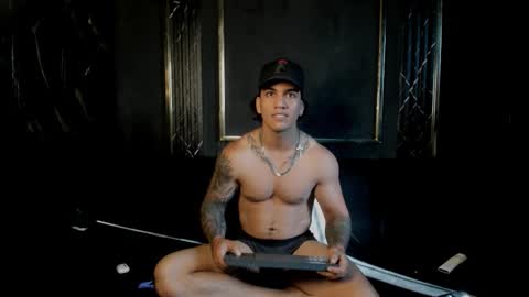 mr_maximo online show from December 5, 8:27 pm