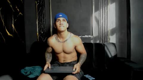 mr_maximo online show from December 19, 9:11 pm